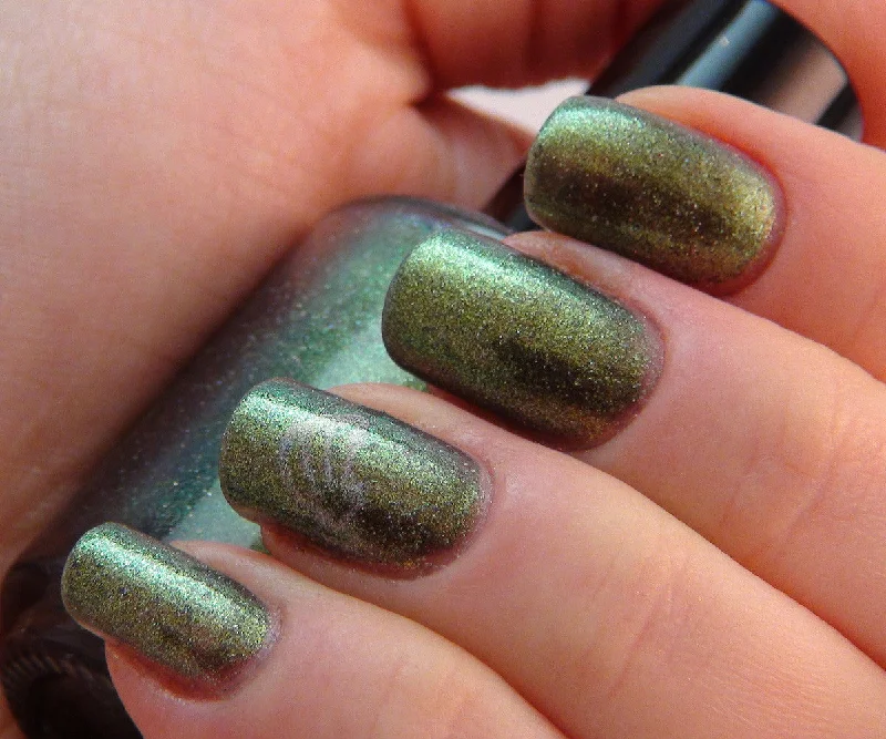 nail polish breakwater shield-Pan - olive/green multichrome